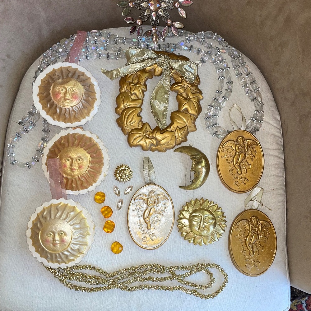 Gilded Treasures! Lot of 15+ Handmade paper and plaster ornaments &  decor items - Picture 2 of 15